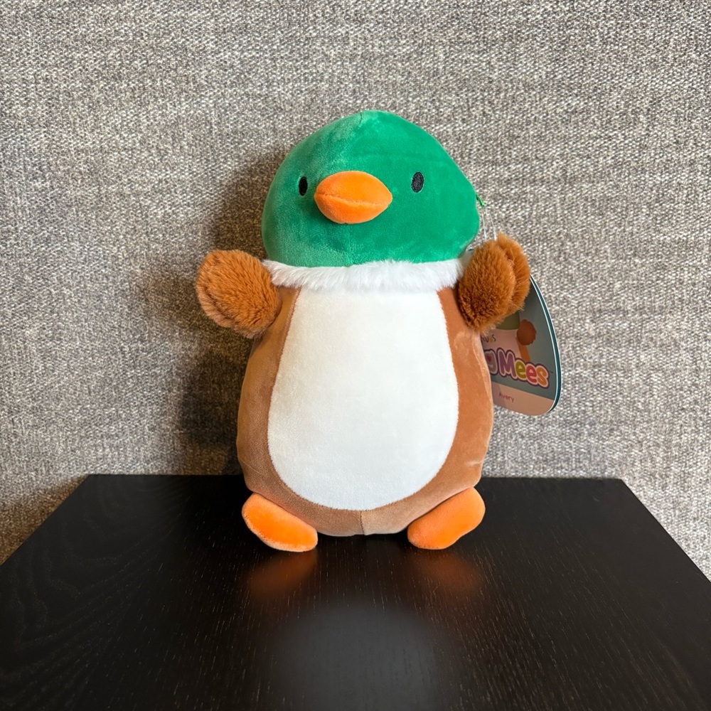 Avery Duck Squishmallow Hugmee